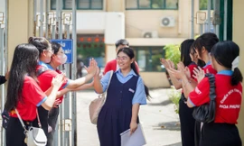 Nghịch lý tuyển sinh ở TPHCM: Trường danh giá vẫn 'đỏ mắt' chờ học sinh