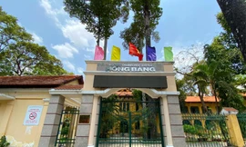 Học sinh lớp 8 bị giáo viên đánh gãy xương bả vai 