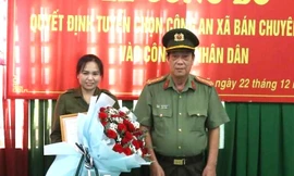 Công an Bình Dương nói về người phụ nữ 39 tuổi làm thượng úy; Lương chuyên gia 400 triệu đồng/tháng ở sân bay Long Thành