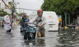 Chợ Thủ Đức ngập nặng: Lỗi tại đâu?