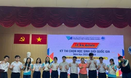 Nữ sinh lớp 10 ở TPHCM đạt giải nhất môn Văn quốc gia