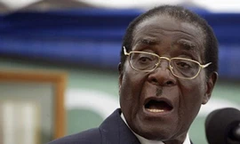 Thượng nghị sĩ Morgan Femai thuộc Đảng đối lập chủ yếu với Đảng của TT Zimbabwe Robert Mugabe (ảnh)