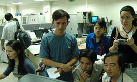 Sinh viên đi thực tập bưng bê, đóng dấu