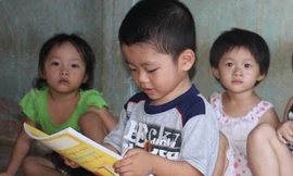 Khó tin bé 3 tuổi đọc viết vanh vách