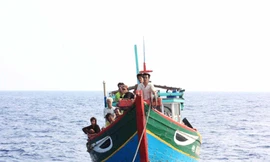 Icom chuyển khúc biển khơi