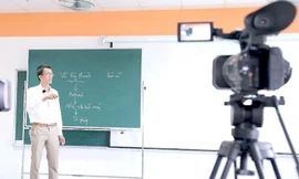 Trước thềm năm học mới: Lại “đau đầu” việc học online