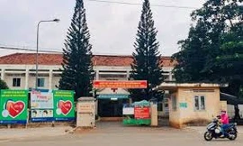 Phát hiện khi sinh con, gia đình đưa nữ sinh đến Trung tâm y tế huyện