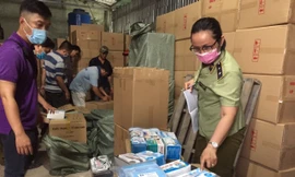 Khẩu trang 'tuồn' lậu sang Campuchia ra sao?