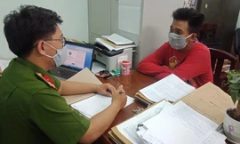 Một đối tượng trong số đó đang làm việc với công an 