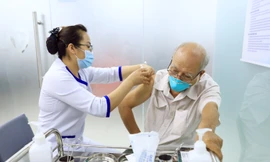 Hành trình đưa lô vắc xin ngừa COVID-19 đầu tiên về Việt Nam