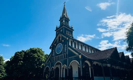 Độc đáo nhà thờ gỗ độc nhất vô nhị ở Kon Tum 