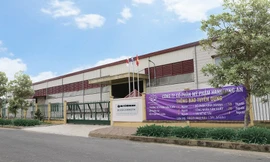 Ngoài phát hiện mỹ phẩm dỏm, công ty này còn bị quản lý thị trường phát hiện làm gel rửa tay không nguồn gốc