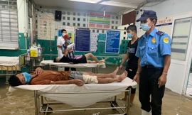 Bên trong bệnh viện ngập kinh hoàng ở Sài Gòn