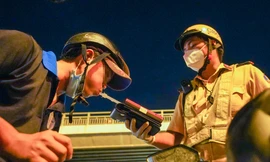 Theo chân CSGT xử lý vi phạm nồng độ cồn ở TPHCM