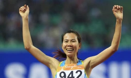 Nụ cười rạng rỡ của Thanh Hằng khi về đích thứ hai ở chung kết cự ly 1500m. Ảnh: Reuters