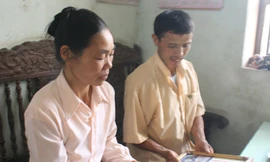 Gánh gạch, vay nóng nuôi bốn con học đại học