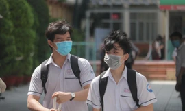 Thí sinh tự tin với câu hỏi "sống cống hiến", "Sóng" có "đánh chìm" điểm thi Văn?