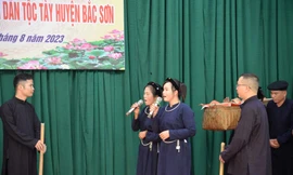 Sôi nổi lớp truyền dạy hát Quan Lang dân tộc Tày ở xứ Lạng 