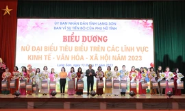 Tôn vinh những phụ nữ tiêu biểu ở Lạng Sơn. Ảnh: Duy Chiến 