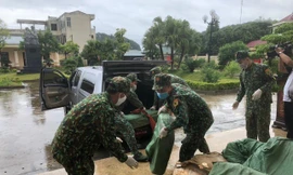 Lực lượng Biên phòng, Hải Quan, công an chặn bắt hàng vận chuyển trái phép hàng hóa qua biên giới cửa khẩu Chi Ma (Lộc Bình, Lạng Sơn) -Ảnh: Duy Chiến