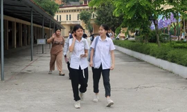 Các thí sinh tự tin với bài làm. Ảnh: H.T