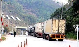Thông quan bình thường nông sản qua cửa khẩu Lạng Sơn 