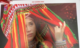 Nét đẹp thiếu nữ người Dao qua tác phẩm "Cô dâu người Dao" của tác giả Ngọc Như Hải (tỉnh Thái Nguyên) đạt huy chương Vàng -Ảnh: PV