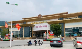 Mặc dù cửa khẩu Ái Điểm (Trung Quốc)- Chi Ma (Việt Nam) mở cửa trở lại, nhưng năng lực thông quan rất hạn chế. Ảnh: Duy Chiến 