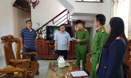 Khởi tố đối tượng ‘ăn chặn’ chế độ của Tổ phòng chống dịch COVID-19