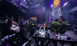 Phát hiện nhiều người sử dụng bóng cười ở quán bar Lạng Sơn. 