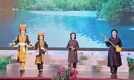 Rực rỡ trang phục dân tộc, sôi nổi đàn tính, hát Then ở xứ Lạng