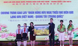 Giao lưu hữu nghị giữa thiếu nhi hai nước Việt- Trung. 