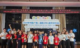 Giao lưu hữu nghị thiếu nhi 2 nước.