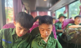 Chiến sỹ nhí Lạng Sơn thể hiện quyết tâm 'Thép đã tôi thế đấy'