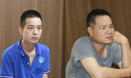 Hai đối tượng tại cơ quan công an. Ảnh: N.A