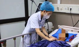 Em Hưng đang cấp cứu tại bệnh viện.