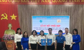 Nghi thức ký kết. Ảnh: Duy Chiến 