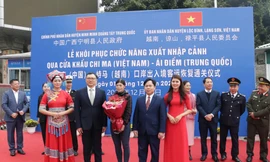 Hoạt động xuất nhập cảnh qua cửa khẩu Chi Ma- Ái Điểm .Ảnh: Duy Chiến 