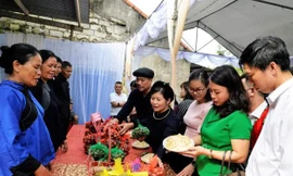 Sản phẩm riêng có ở xứ Lạng được giới thiệu, quảng bá làm cho du khách thập phương thích thú -Ảnh: TL