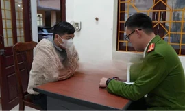 Đối tượng Hoàng Nông Trọng (bìa trái)