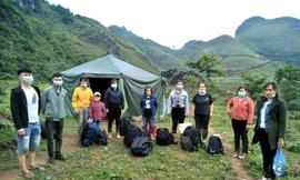 Nhóm người nhập cảnh trái phép bị lực lượng Biên phòng Cao Bằng bắt giữ sáng 3/5 .Ảnh: TL