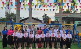 Niềm vui của các em học sinh xứ Lạng. 