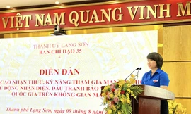 Sôi nổi Diễn đàn kỹ năng tham gia mạng xã hội. (ảnh: Duy Chiến)