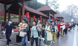 Lần đầu tiên du lịch 2 ngày 1 đêm bằng giấy thông hành biên giới Việt - Trung