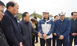 Lãnh đạo tỉnh Lạng Sơn kiểm tra các dự án xây dựng trên địa bàn. 