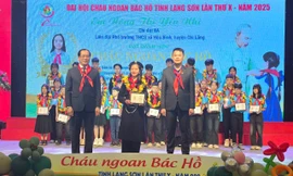 Tôn vinh các bạn thiếu nhi Lạng Sơn đạt danh hiệu Cháu ngoan Bác Hồ. Ảnh: Duy Chiến. 