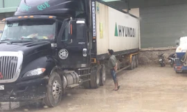 Hiện tại chiếc xe ô tô biển số 12R-00640 đã bị niêm phong để các cơ quan xác minh, điều tra, làm rõ -Ảnh: Duy Chiến