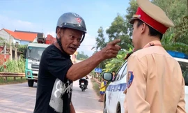 Ông Phạm Văn Từng chống đối lực lượng CSGT Lạng Sơn. 