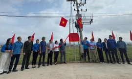 Khánh thành công trình thắp sáng đường thôn ở Lạng Sơn. 