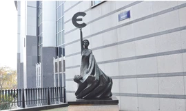 Tượng đài Nữ thần euro tại Bruxelles